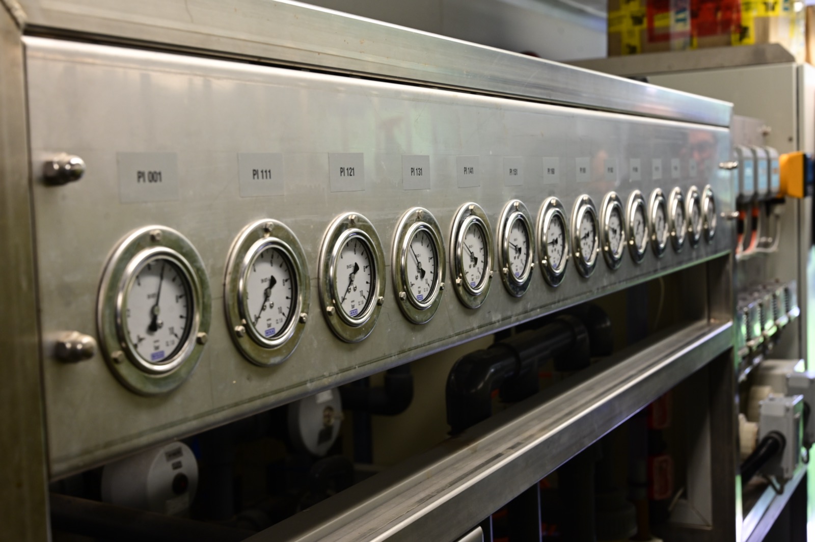 ROTREAT reverse osmosis instrumentation and pressure gauges
