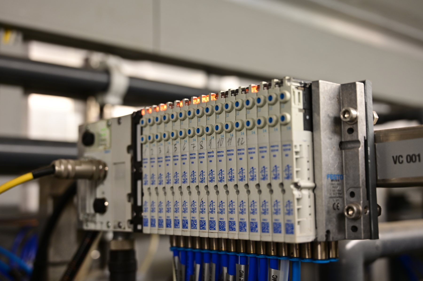 Modular skid section with valves, manifolds and process lines