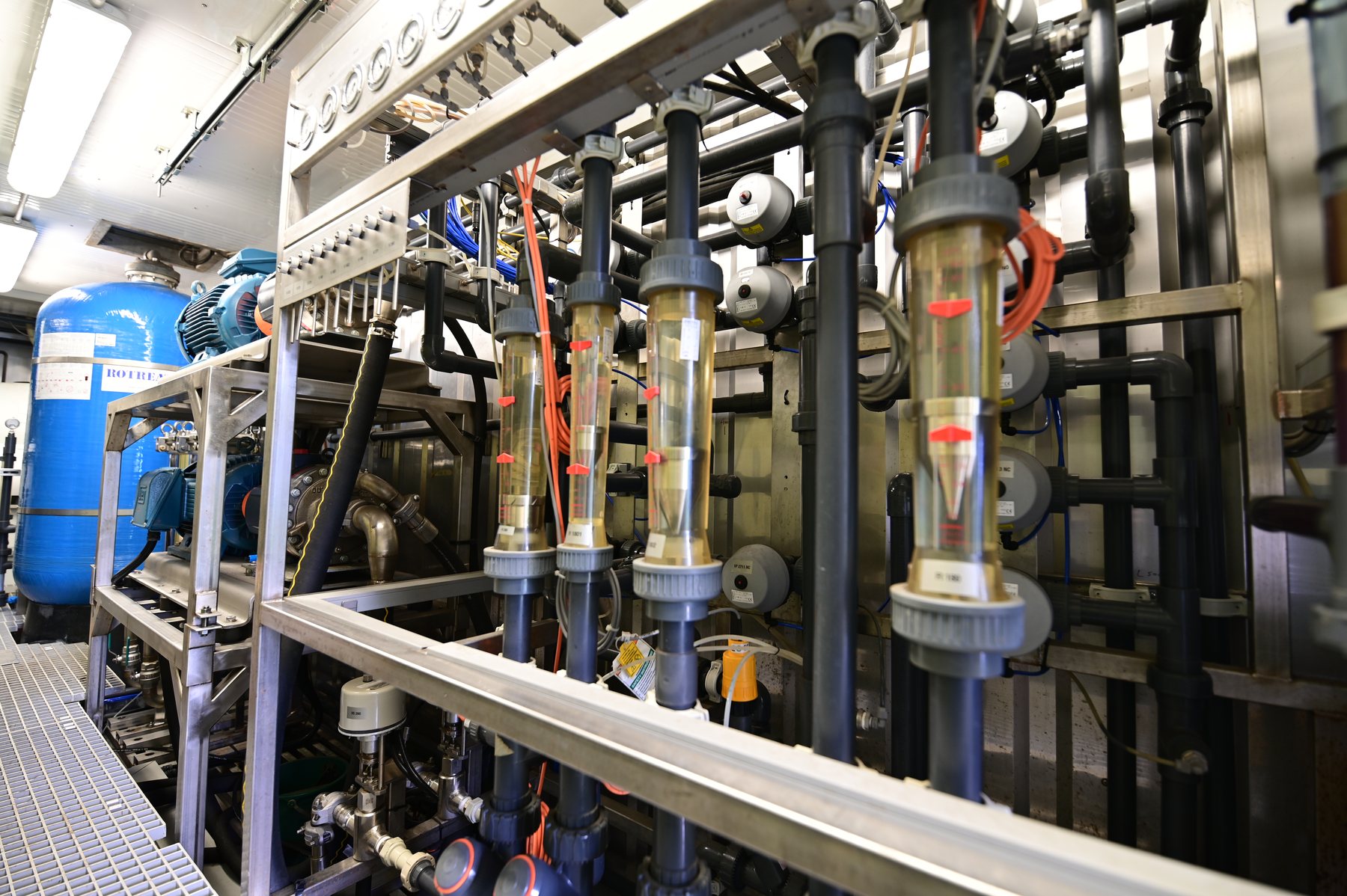 Structured piping and instrumentation inside the plant